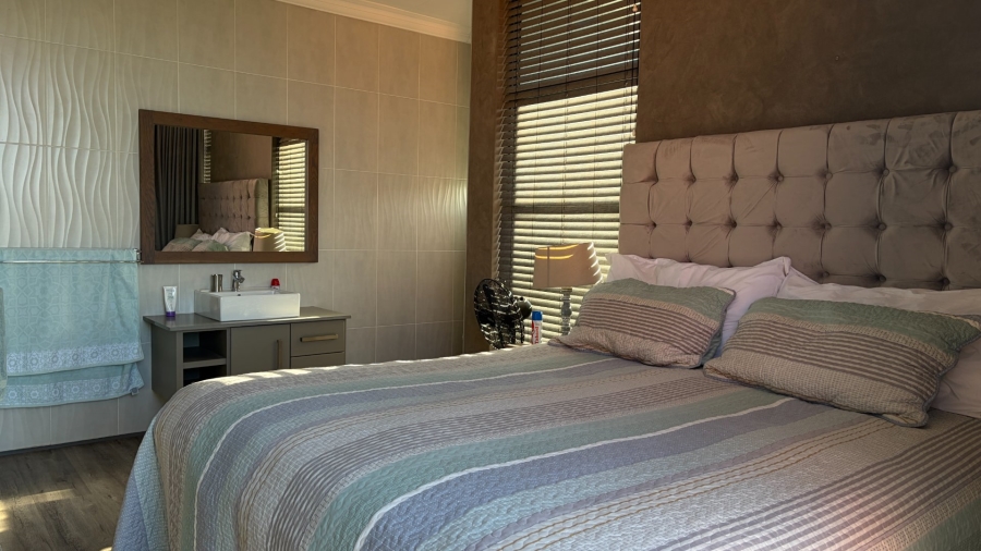 4 Bedroom Property for Sale in Grimbeeck Park North West